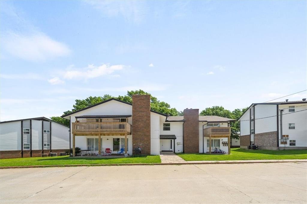 2203 Twin Oaks Drive