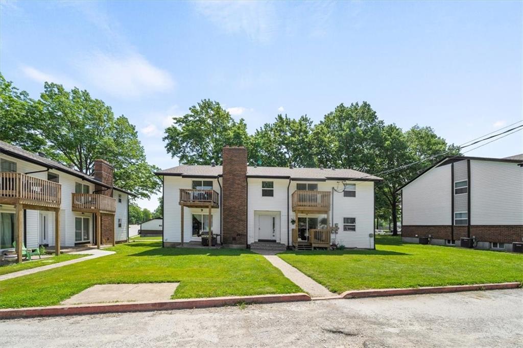 2203 Twin Oaks Drive