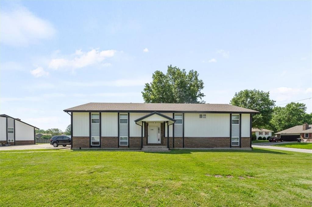 2203 Twin Oaks Drive