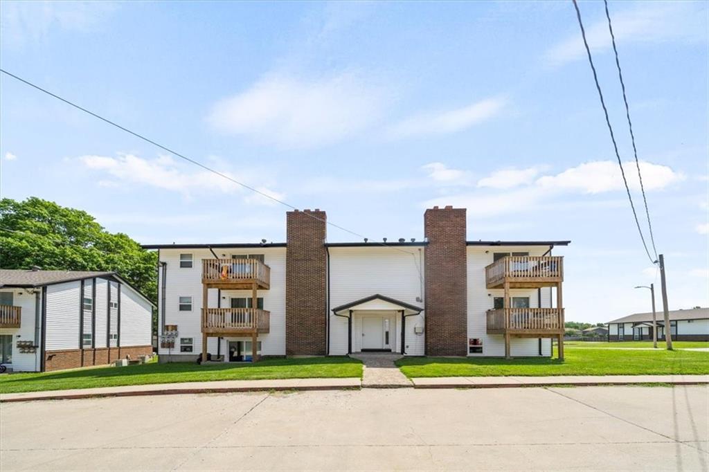 2203 Twin Oaks Drive