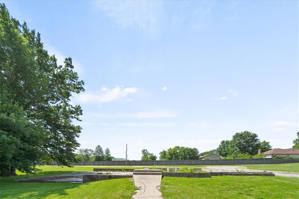 2203 Twin Oaks Drive