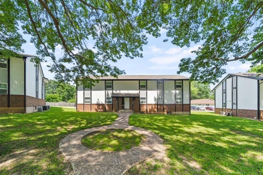 2203 Twin Oaks Drive