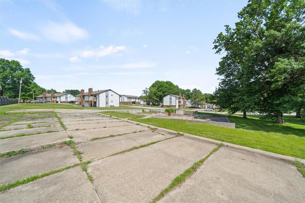 2203 Twin Oaks Drive