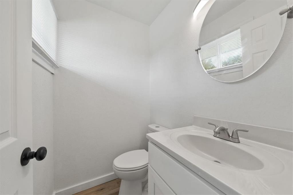 1001 Twin Oaks Terrace