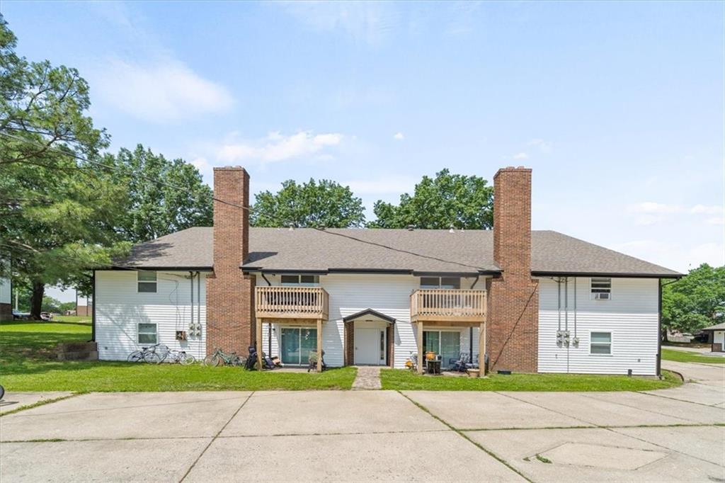 1001 Twin Oaks Terrace