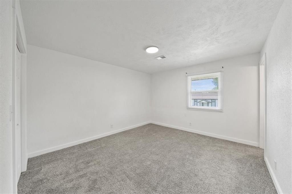 1003 Twin Oaks Terrace