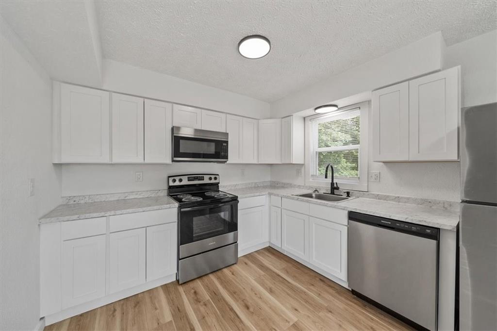2201 Twin Oaks Drive