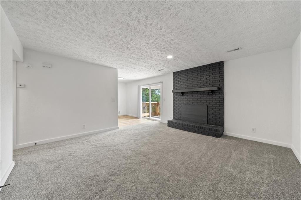 902 Twin Oaks Terrace