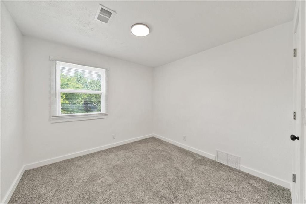 902 Twin Oaks Terrace