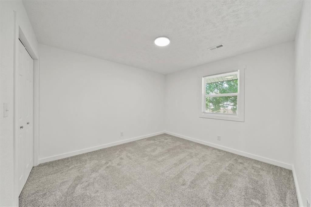 904 Twin Oaks Terrace