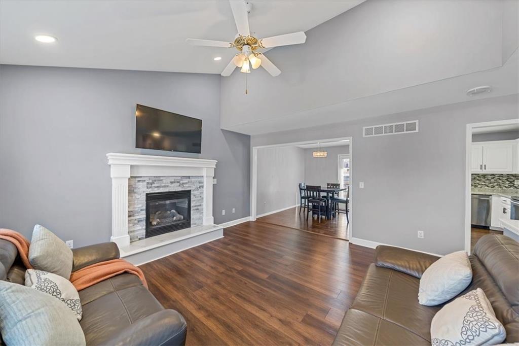 1216 N Parkway Drive