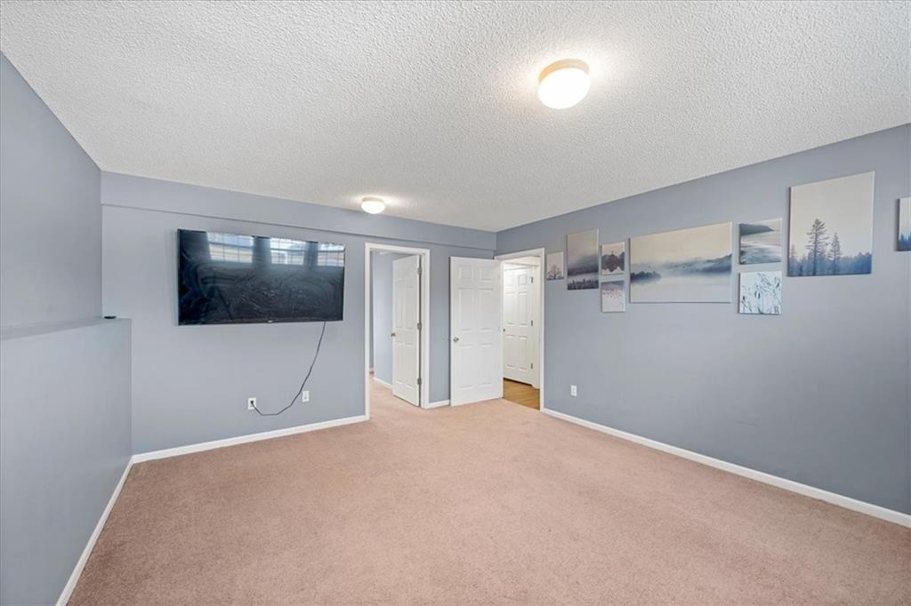 1216 N Parkway Drive