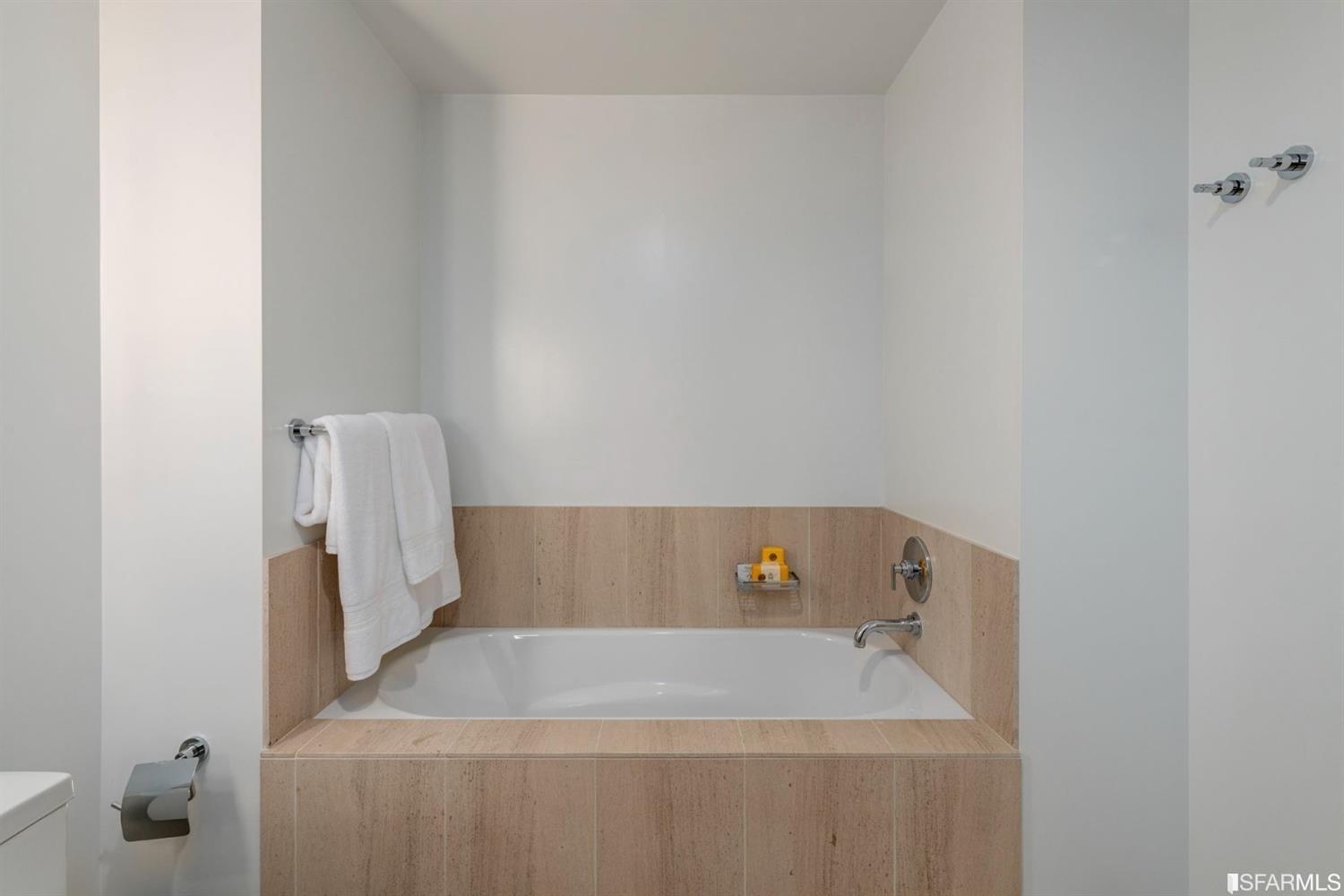 301 Mission Street Unit: 20D