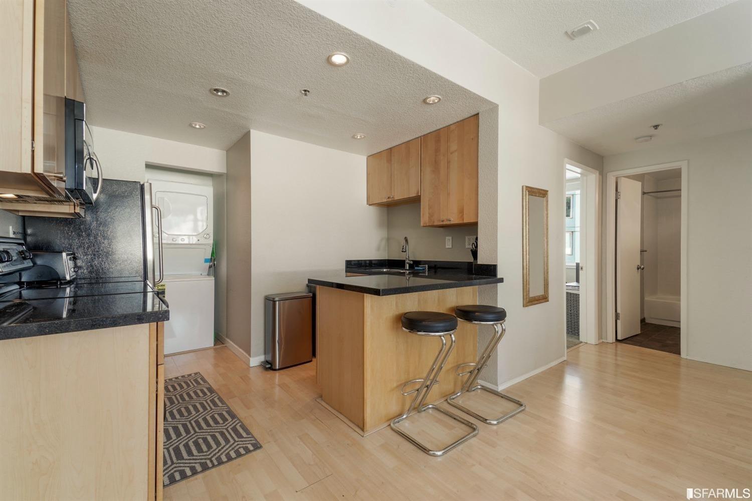 201 Harrison Street Unit: 913