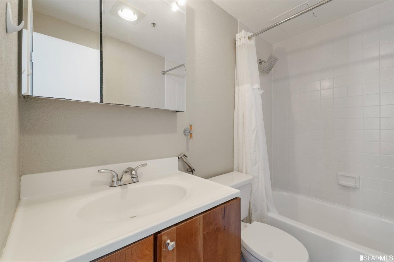 201 Harrison Street Unit: 913