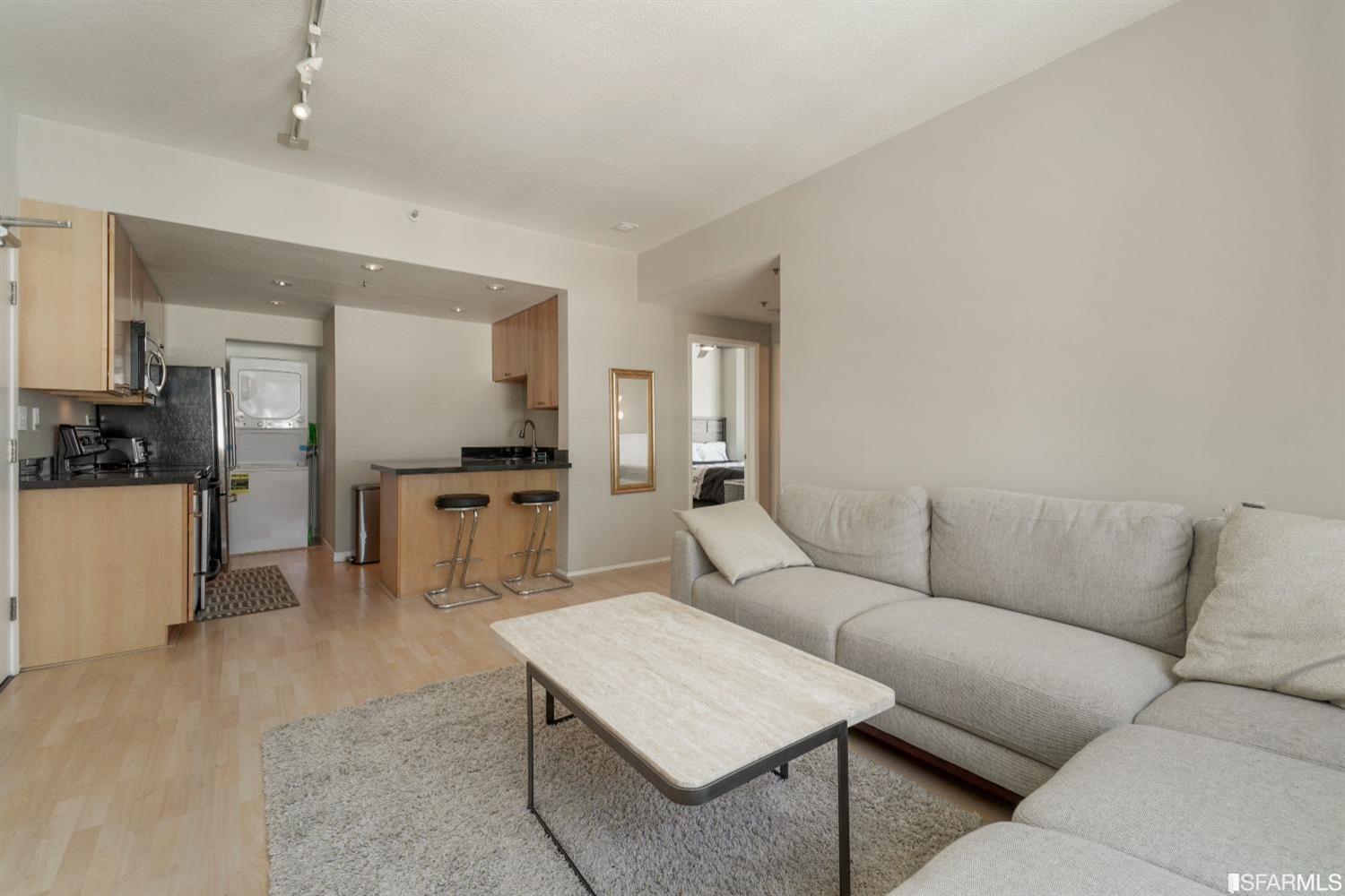 201 Harrison Street Unit: 913