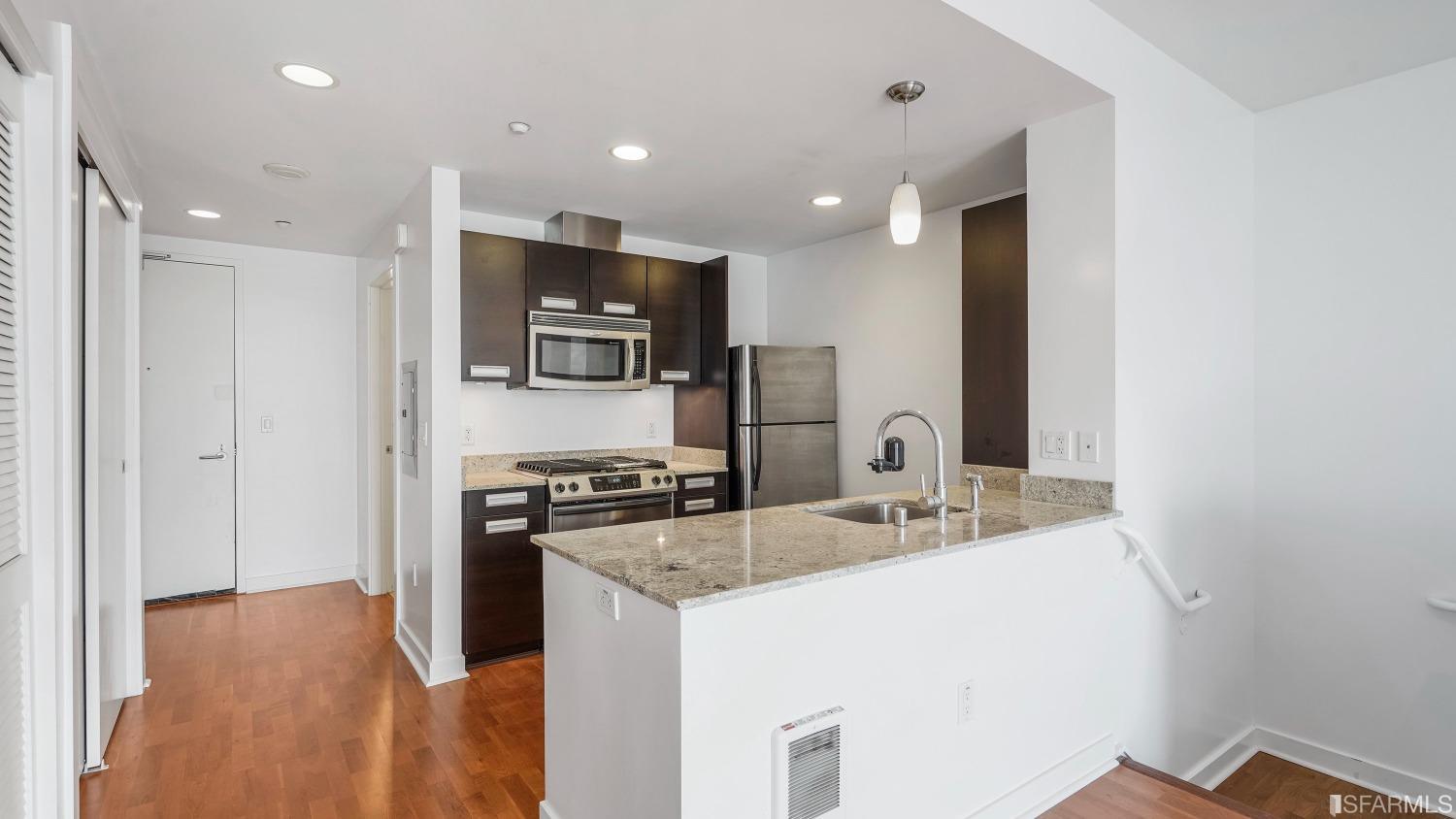 300 Berry Street Unit: 424