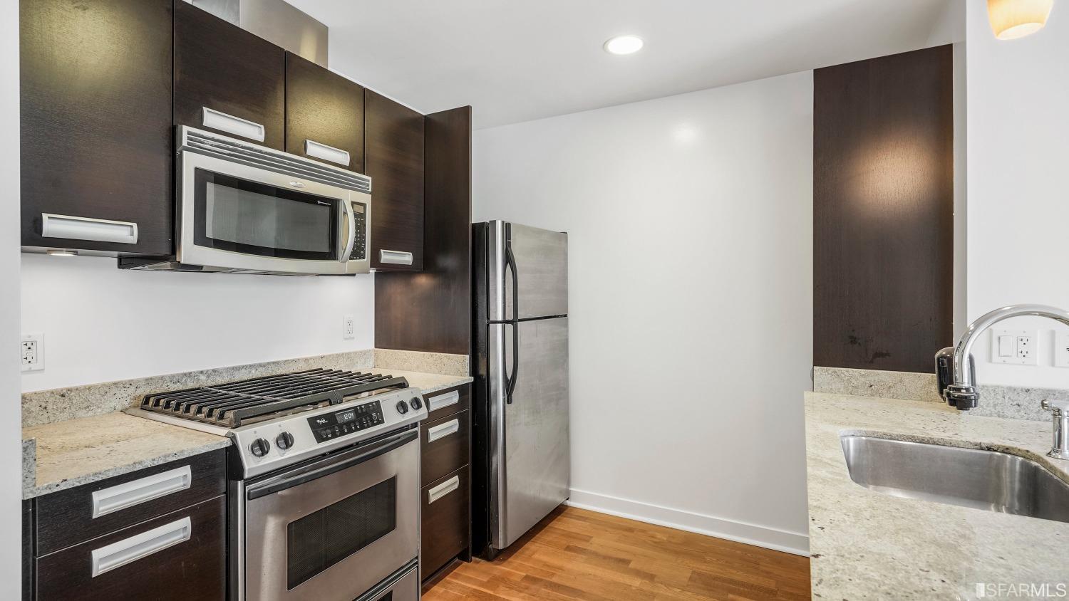 300 Berry Street Unit: 424