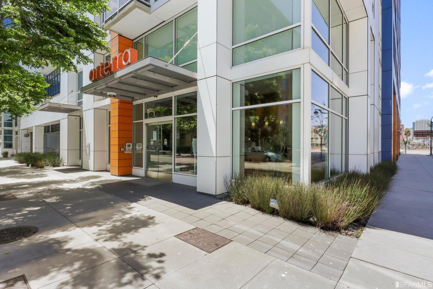 300 Berry Street Unit: 424