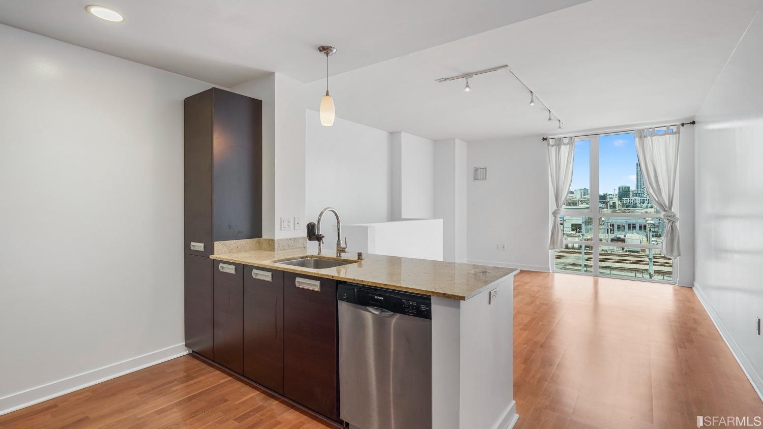 300 Berry Street Unit: 424