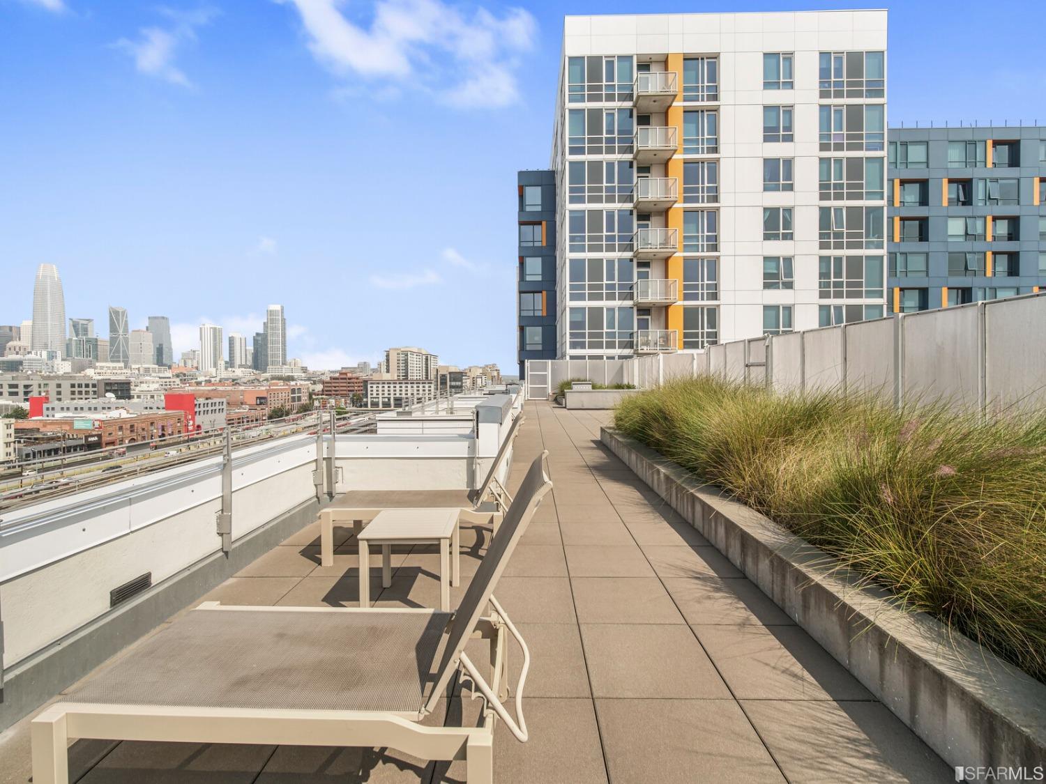 300 Berry Street Unit: 424