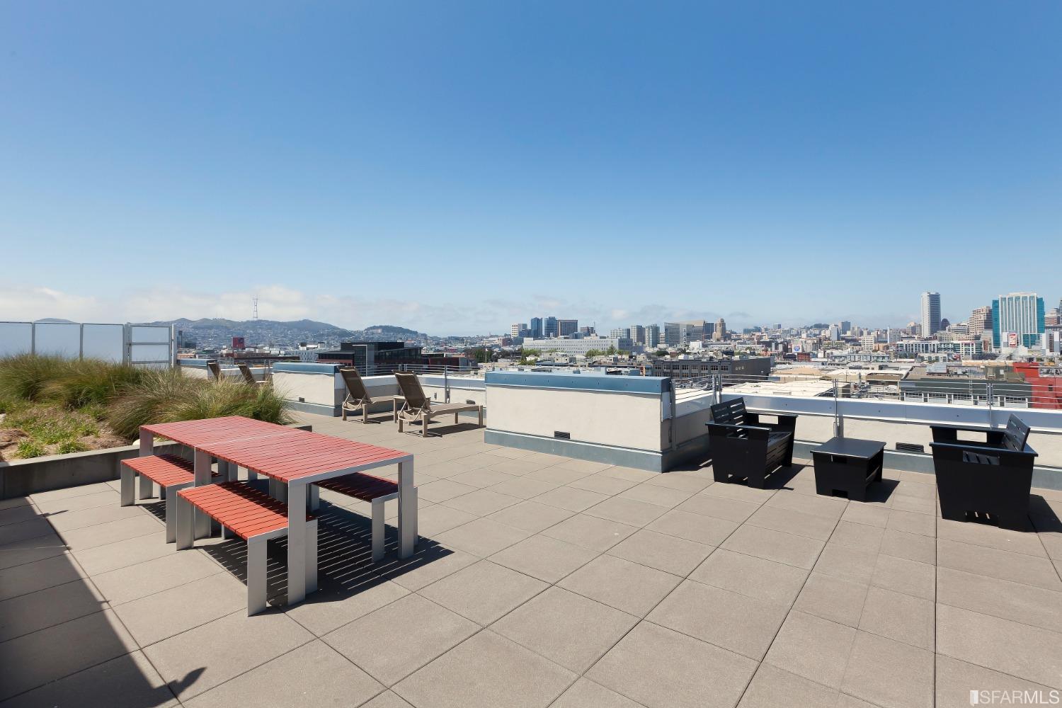 300 Berry Street Unit: 424