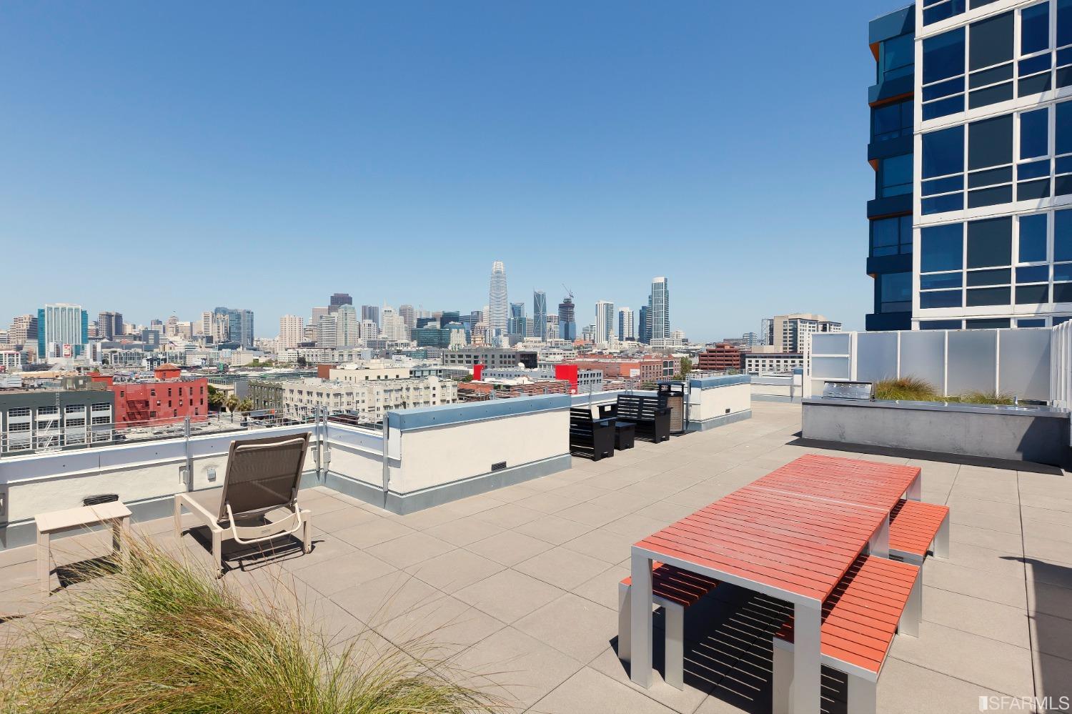 300 Berry Street Unit: 424