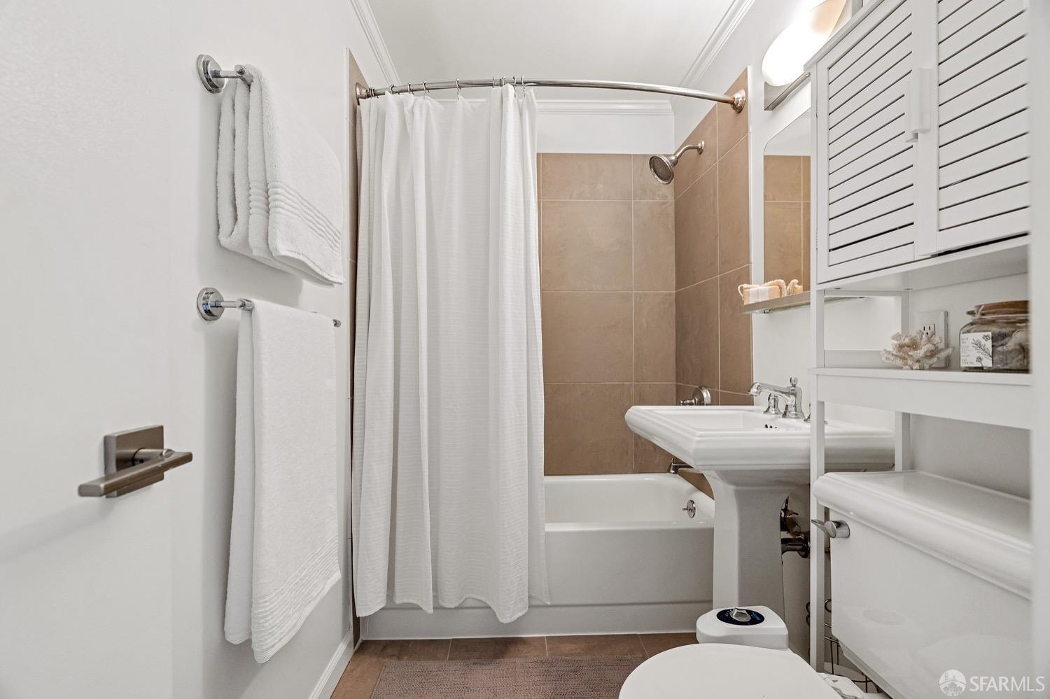 65 Western Shore Lane Unit: 6