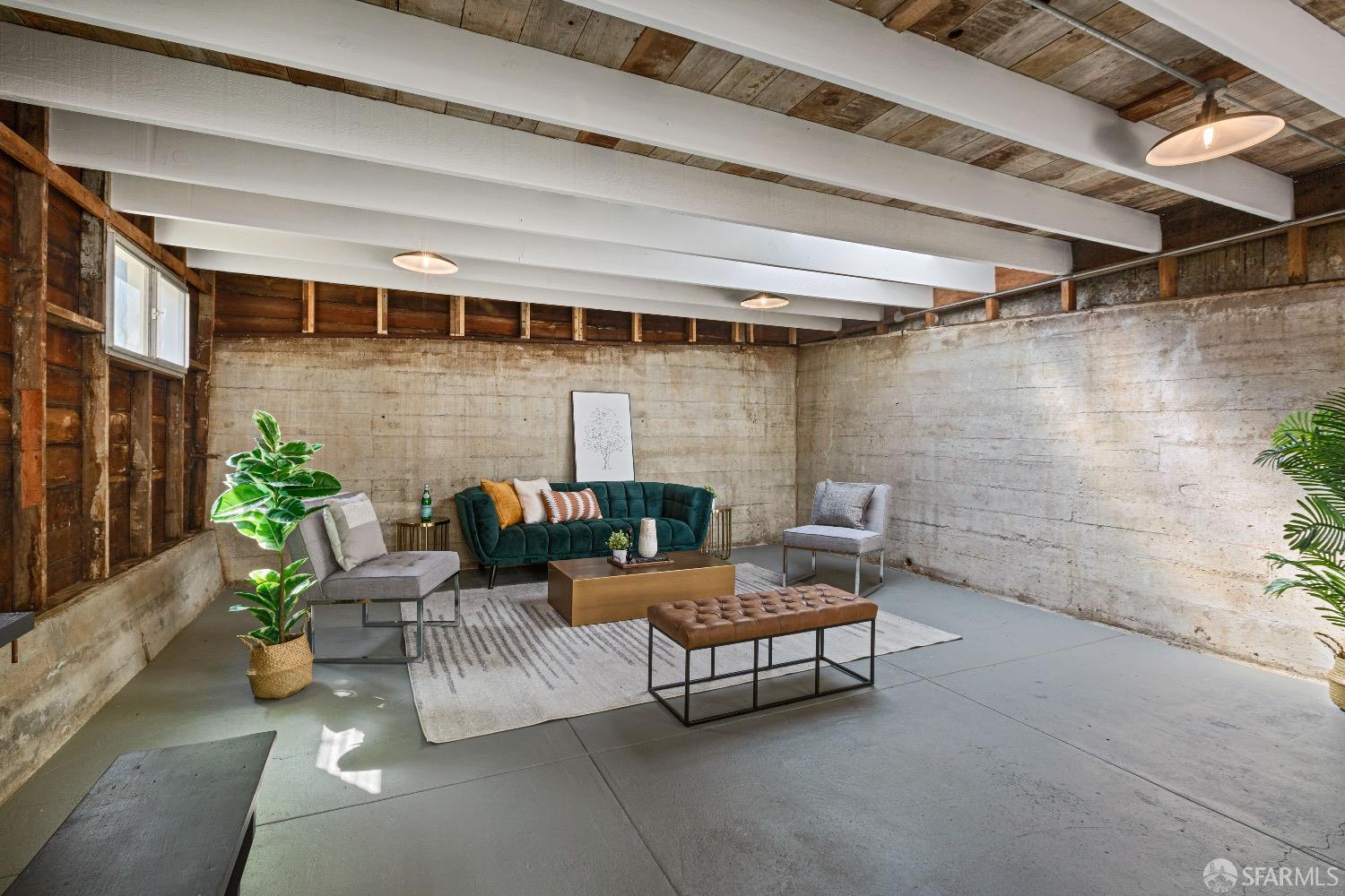 3915 Cesar Chavez Street