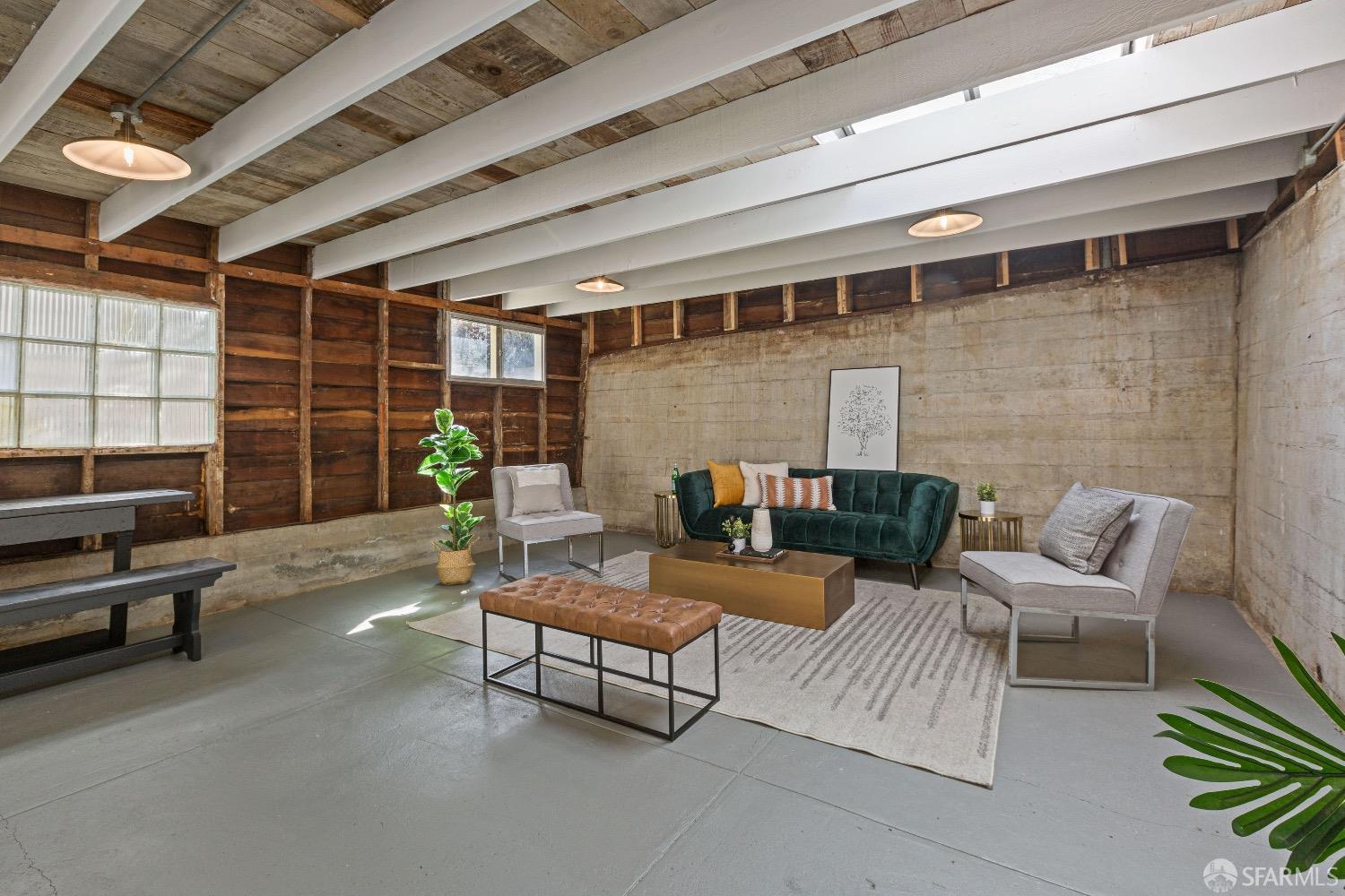 3915 Cesar Chavez Street