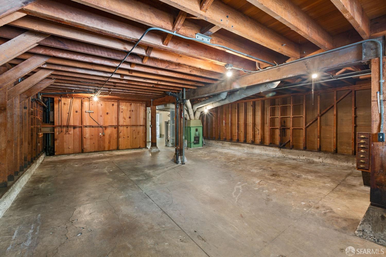 3915 Cesar Chavez Street