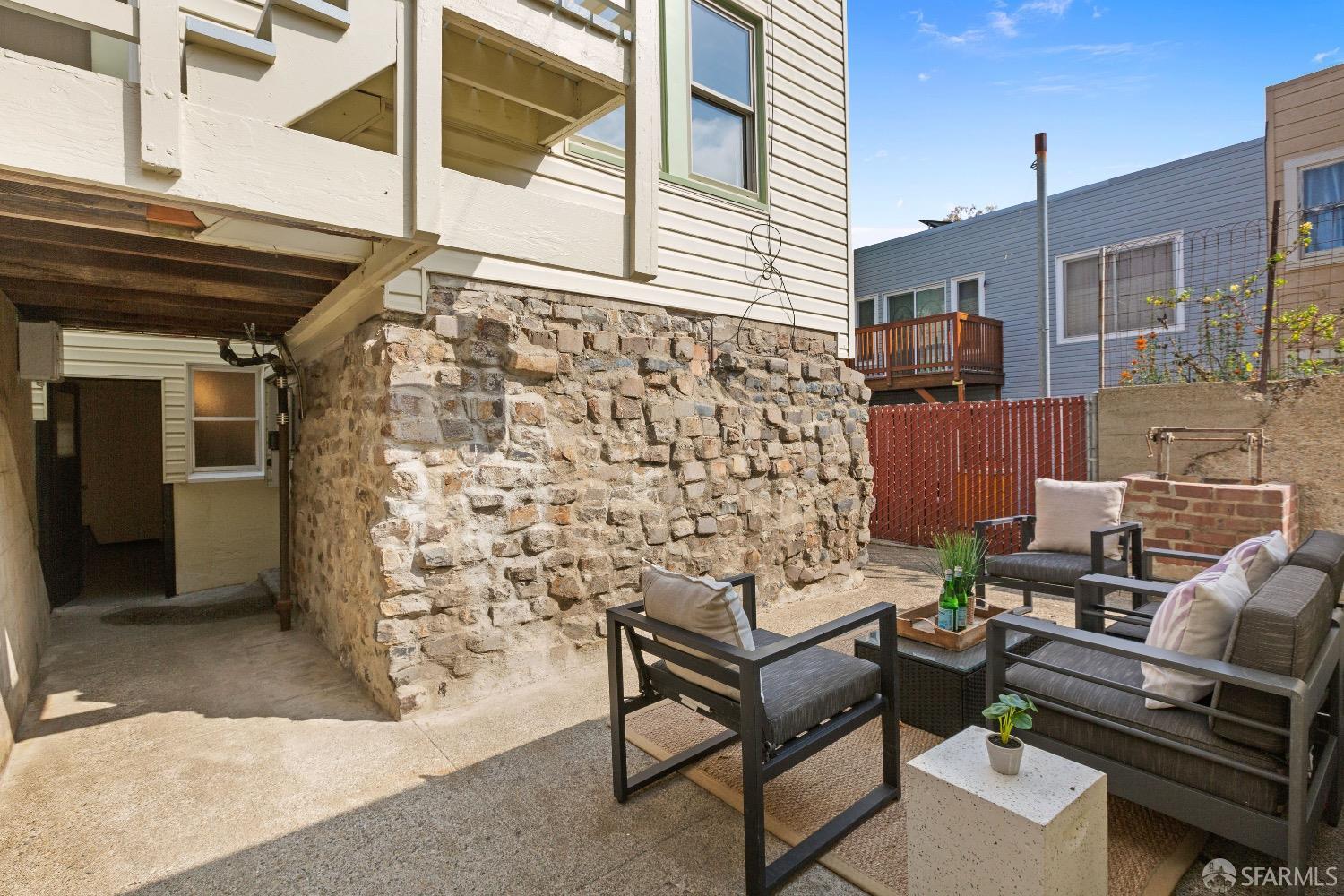3915 Cesar Chavez Street