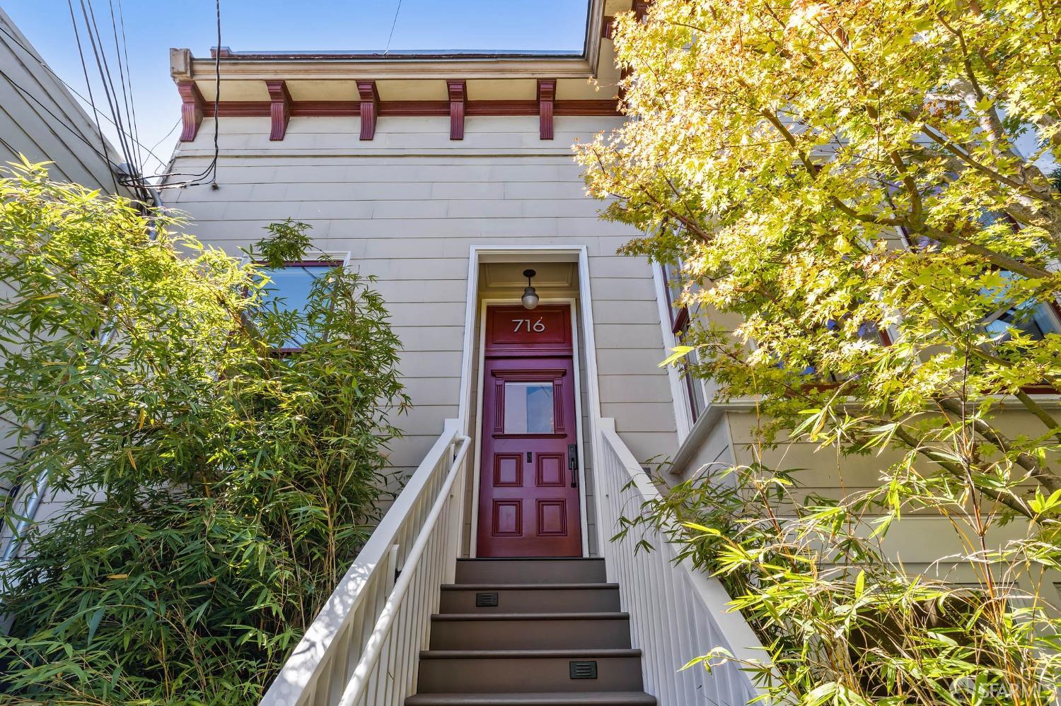 716-716 A Douglass Street