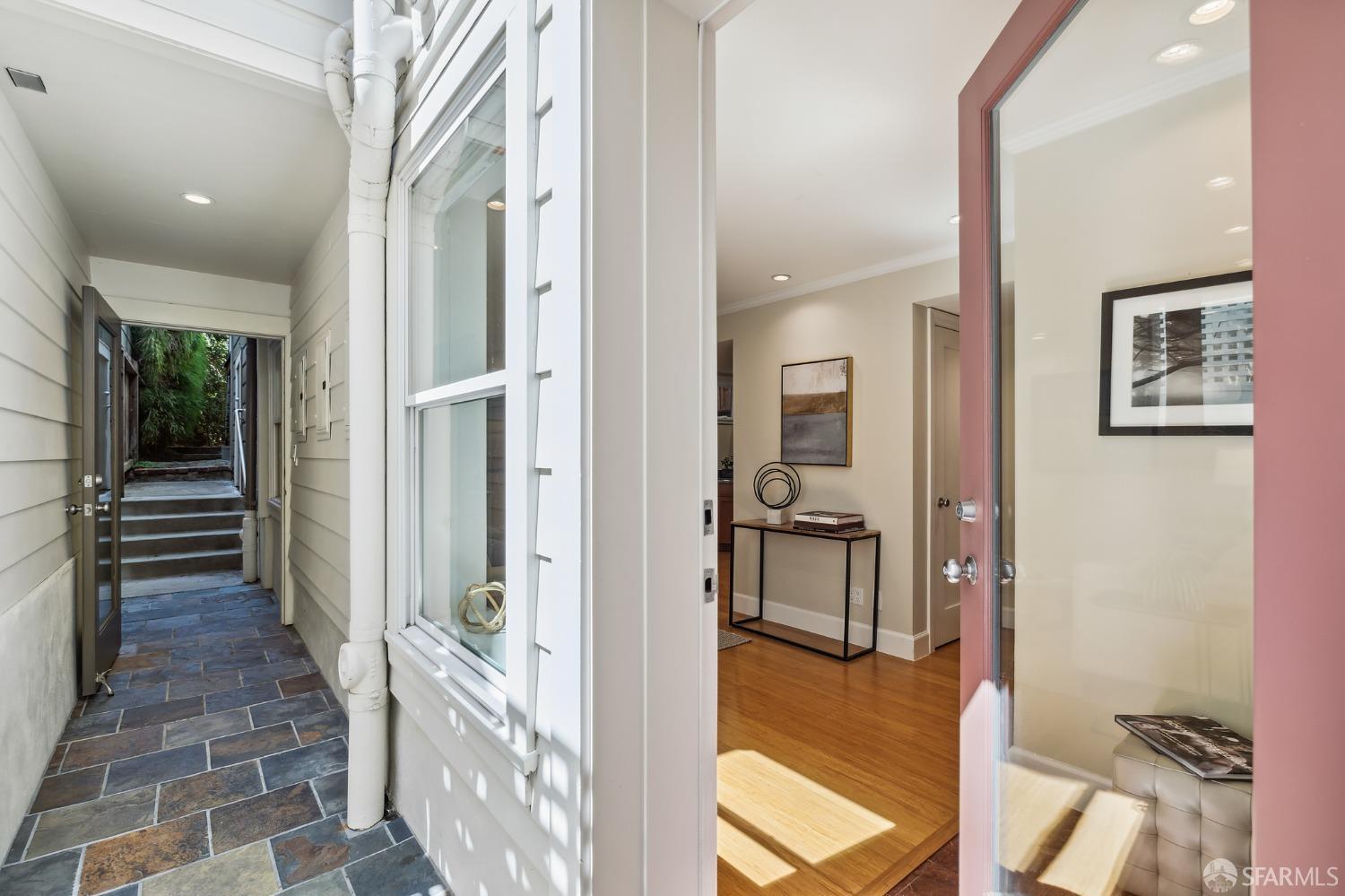 716-716 A Douglass Street