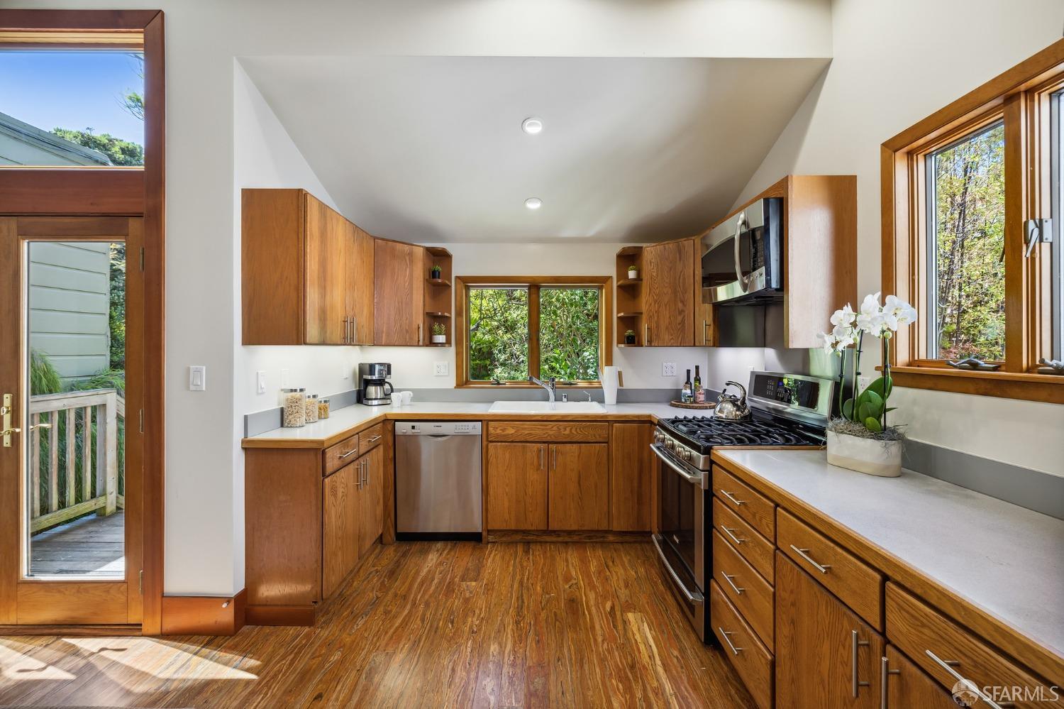 716-716 A Douglass Street