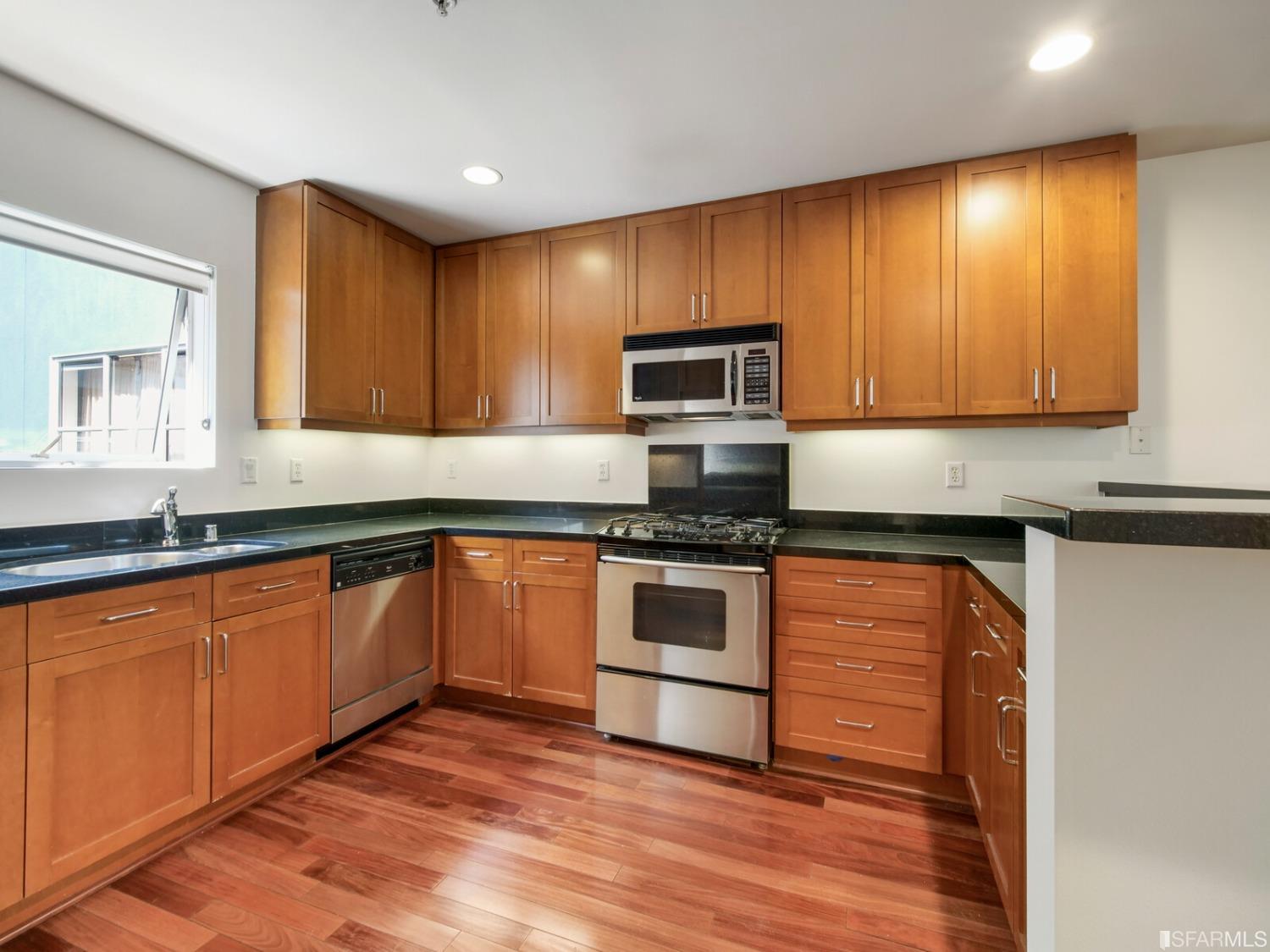 350 Alabama Street Unit: 10