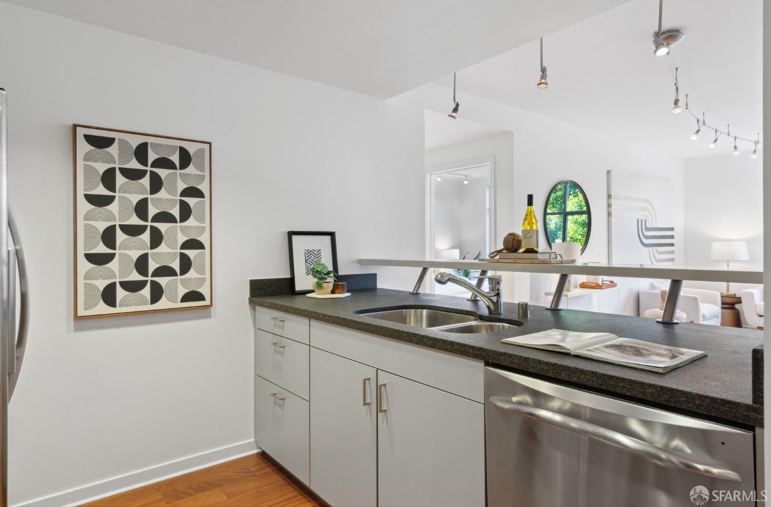 451 Kansas Street Unit: 290