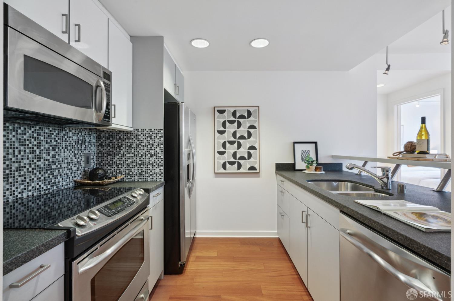 451 Kansas Street Unit: 290