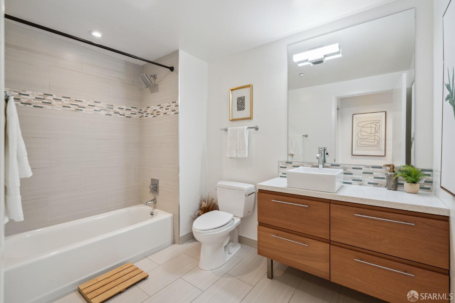 451 Kansas Street Unit: 290