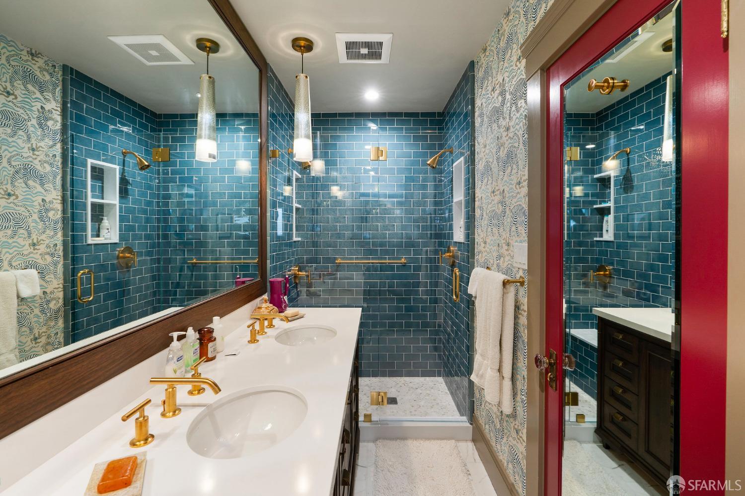 2363 Larkin Street Unit: 43