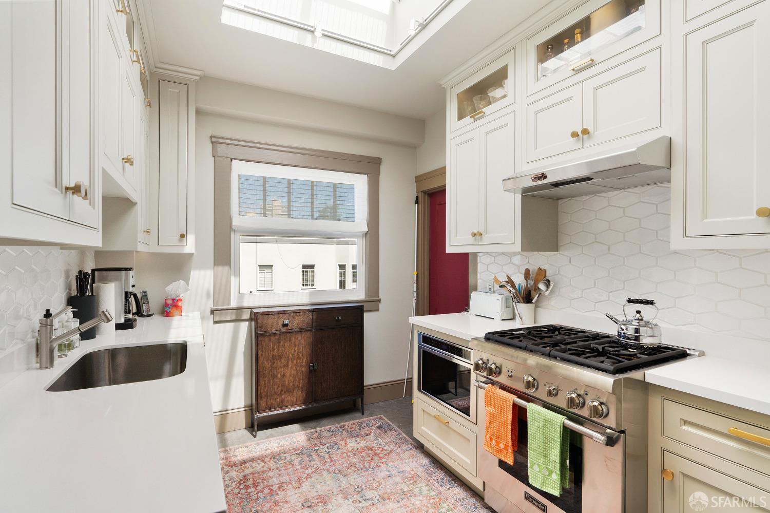 2363 Larkin Street Unit: 43