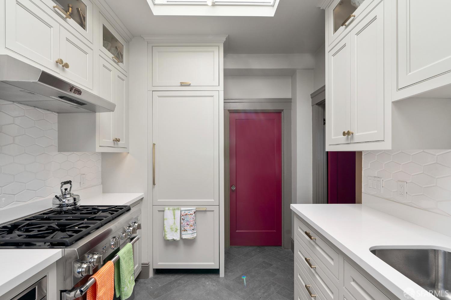 2363 Larkin Street Unit: 43
