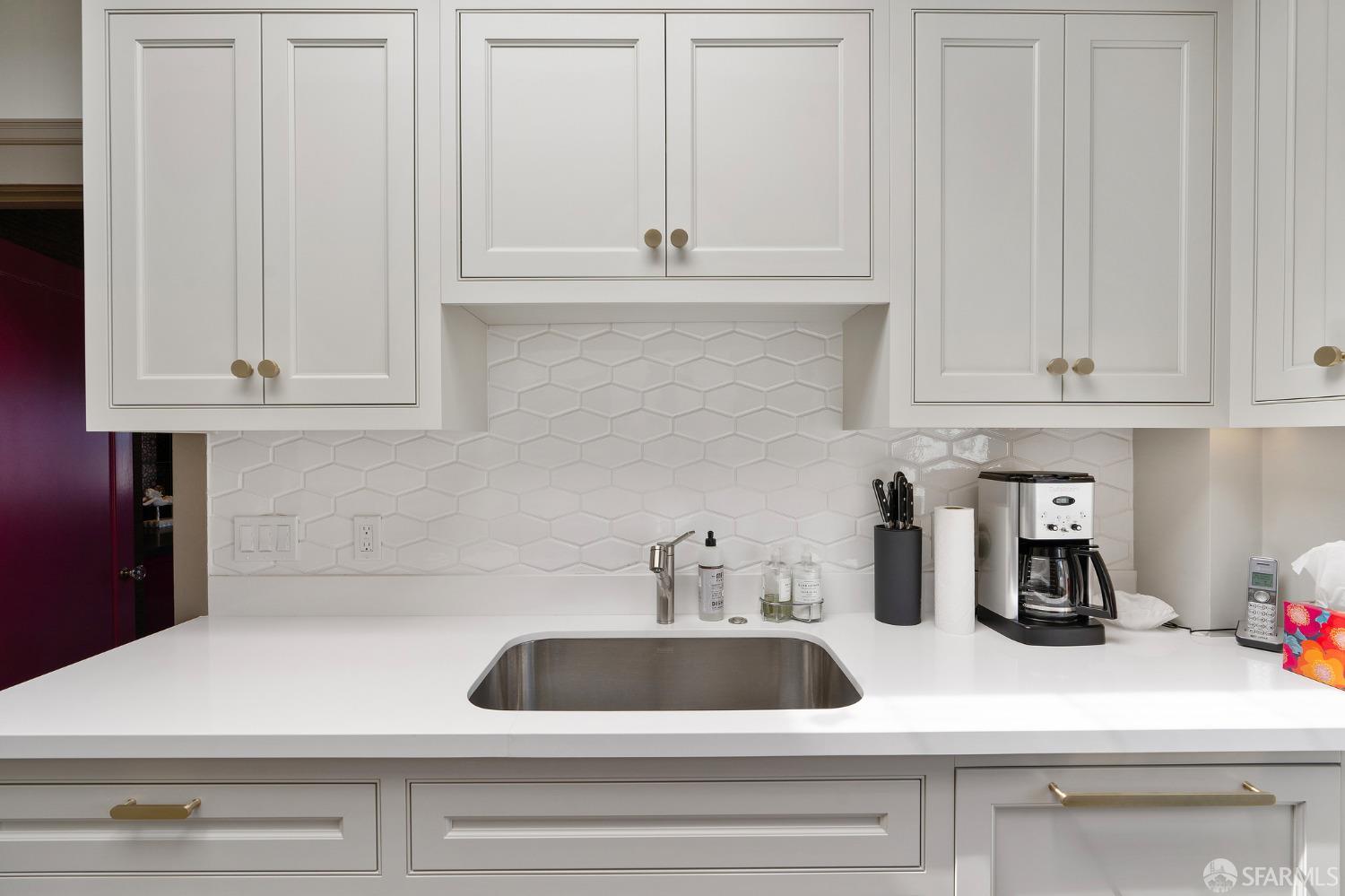 2363 Larkin Street Unit: 43