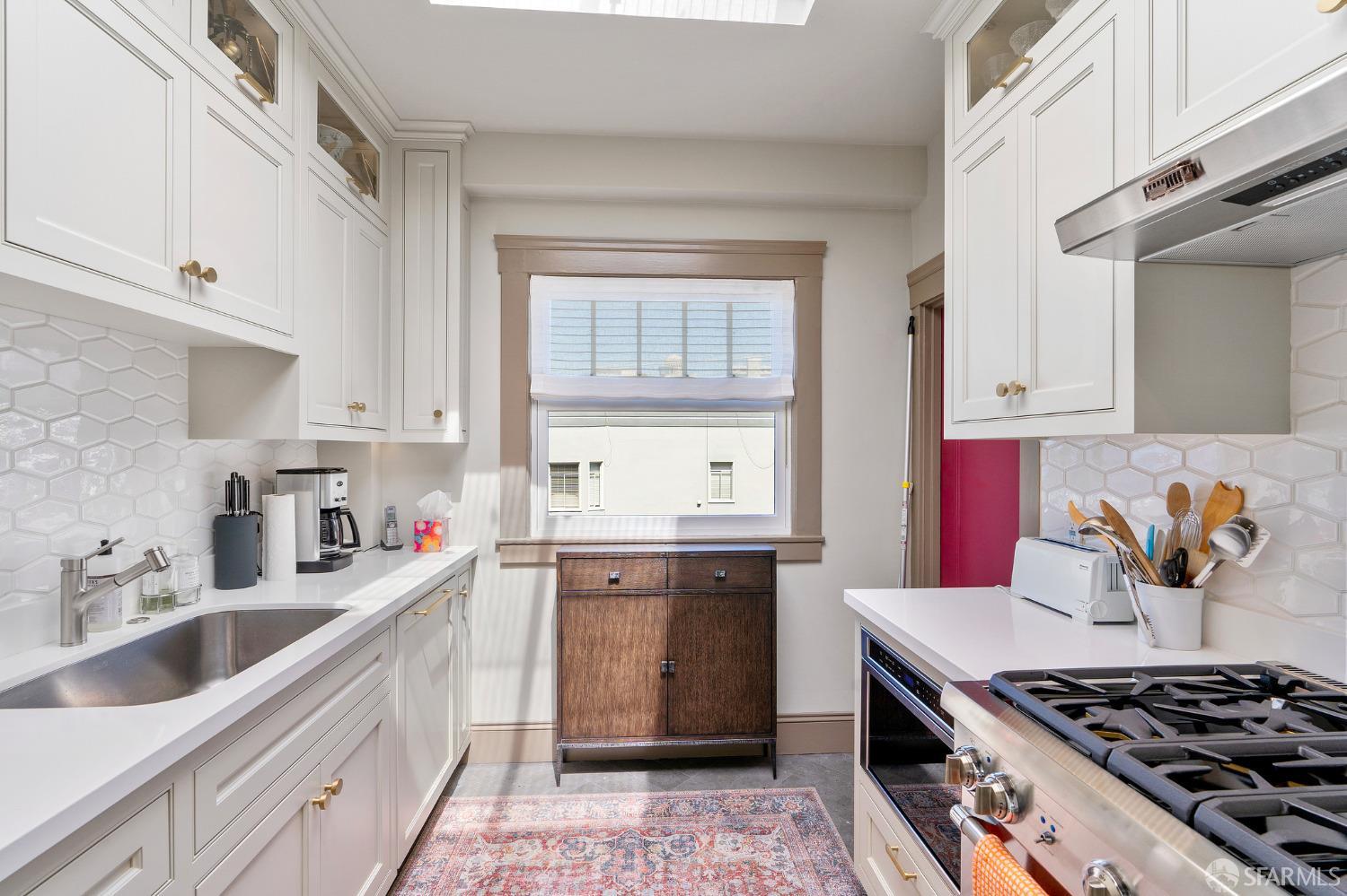 2363 Larkin Street Unit: 43