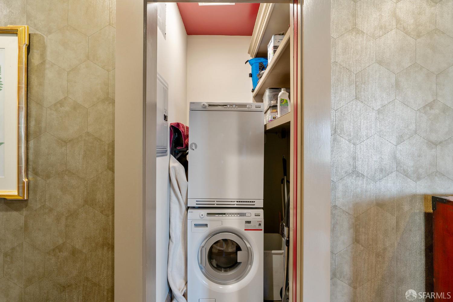 2363 Larkin Street Unit: 43