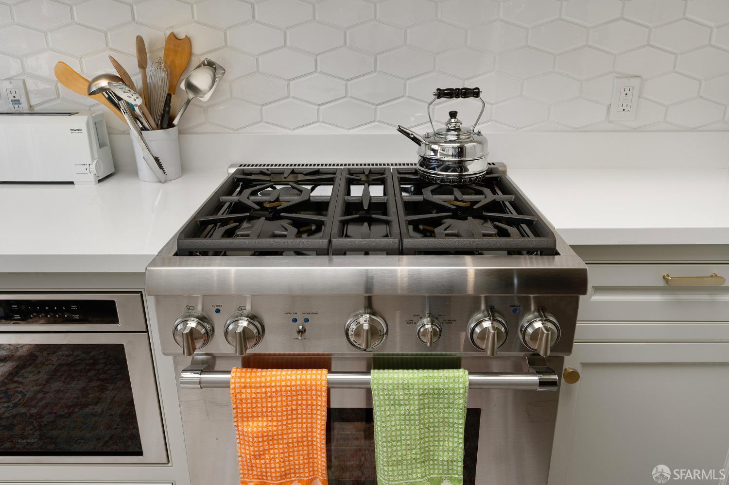 2363 Larkin Street Unit: 43