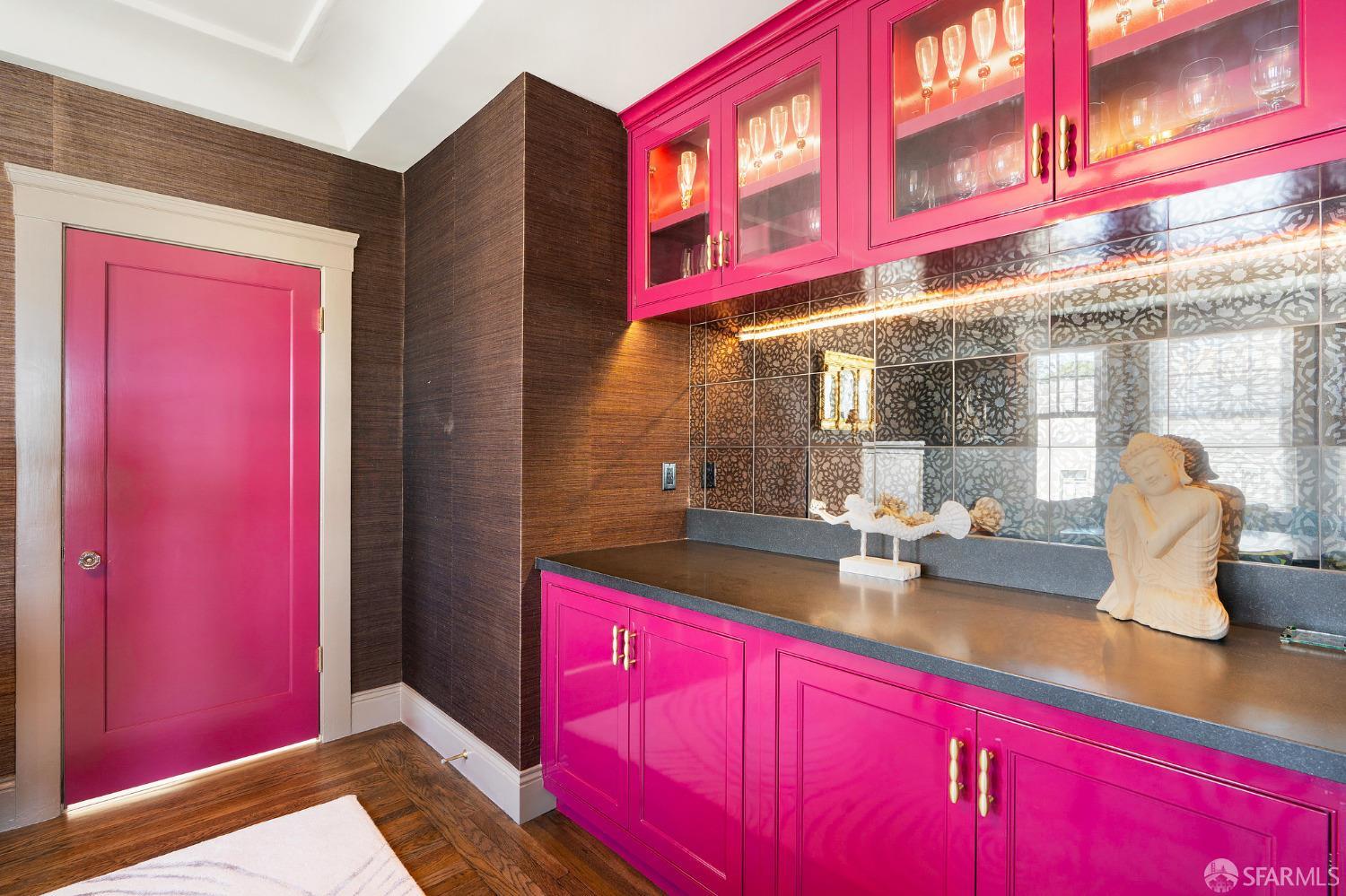 2363 Larkin Street Unit: 43