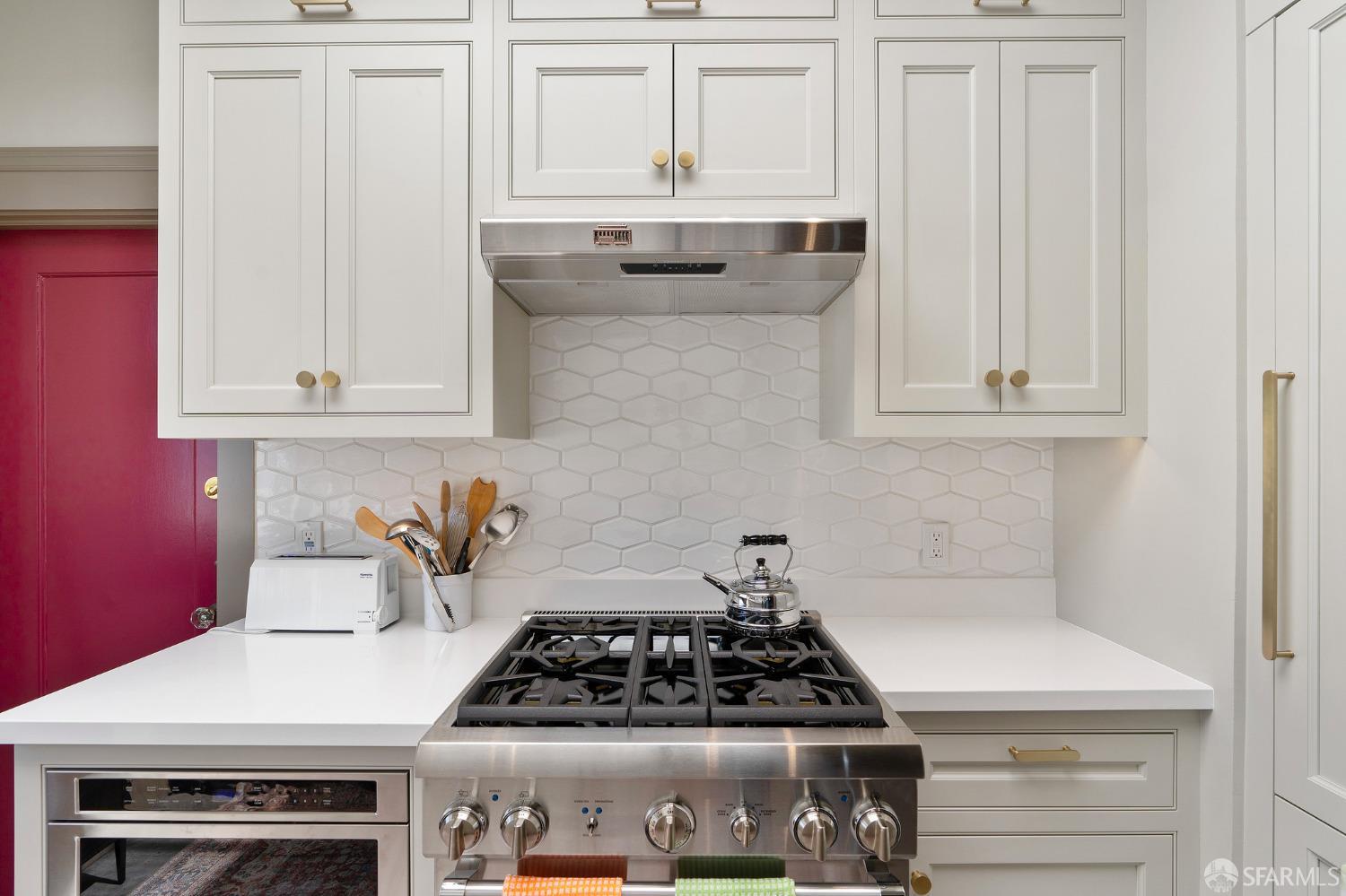 2363 Larkin Street Unit: 43