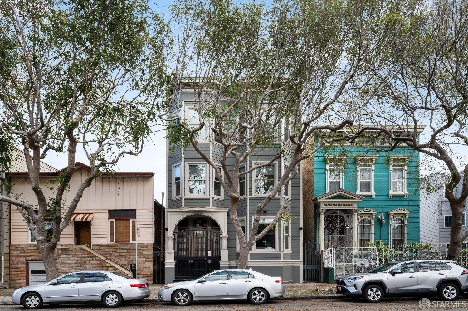 2717 Folsom Street