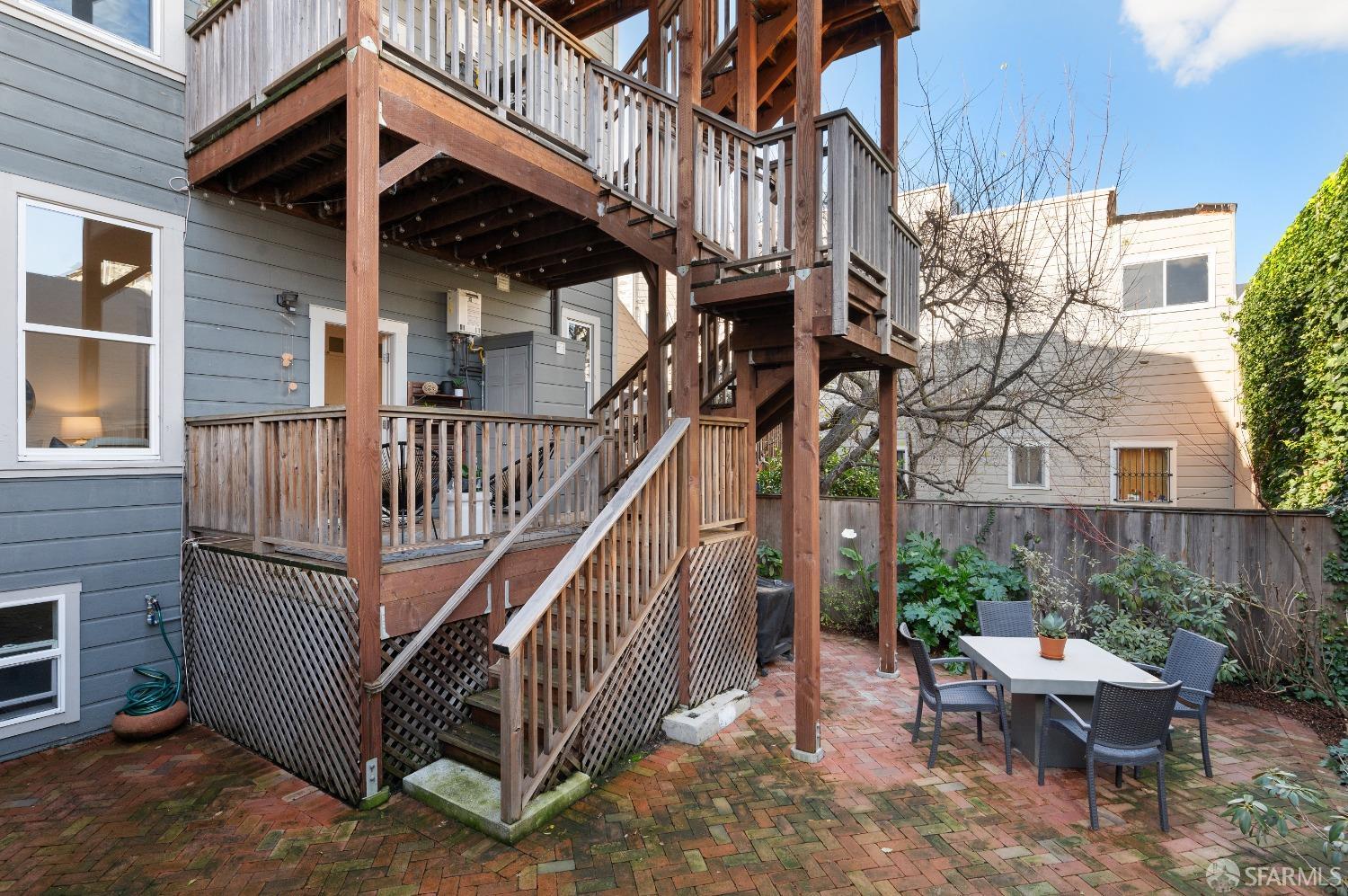 2717 Folsom Street